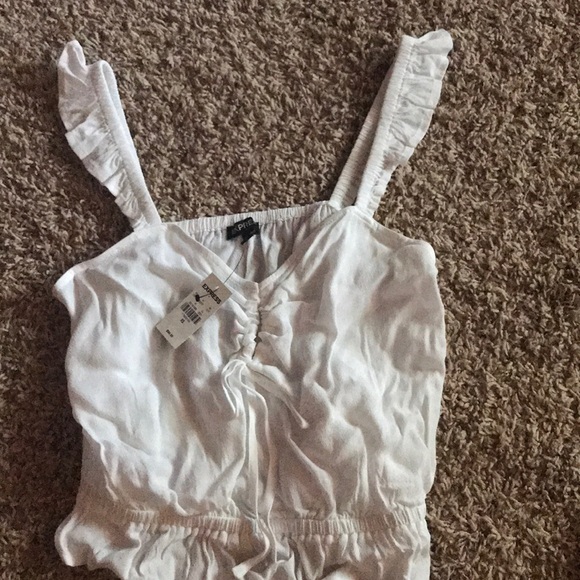 ✨EXPRESS✨ Ruffle top - Picture 3 of 4